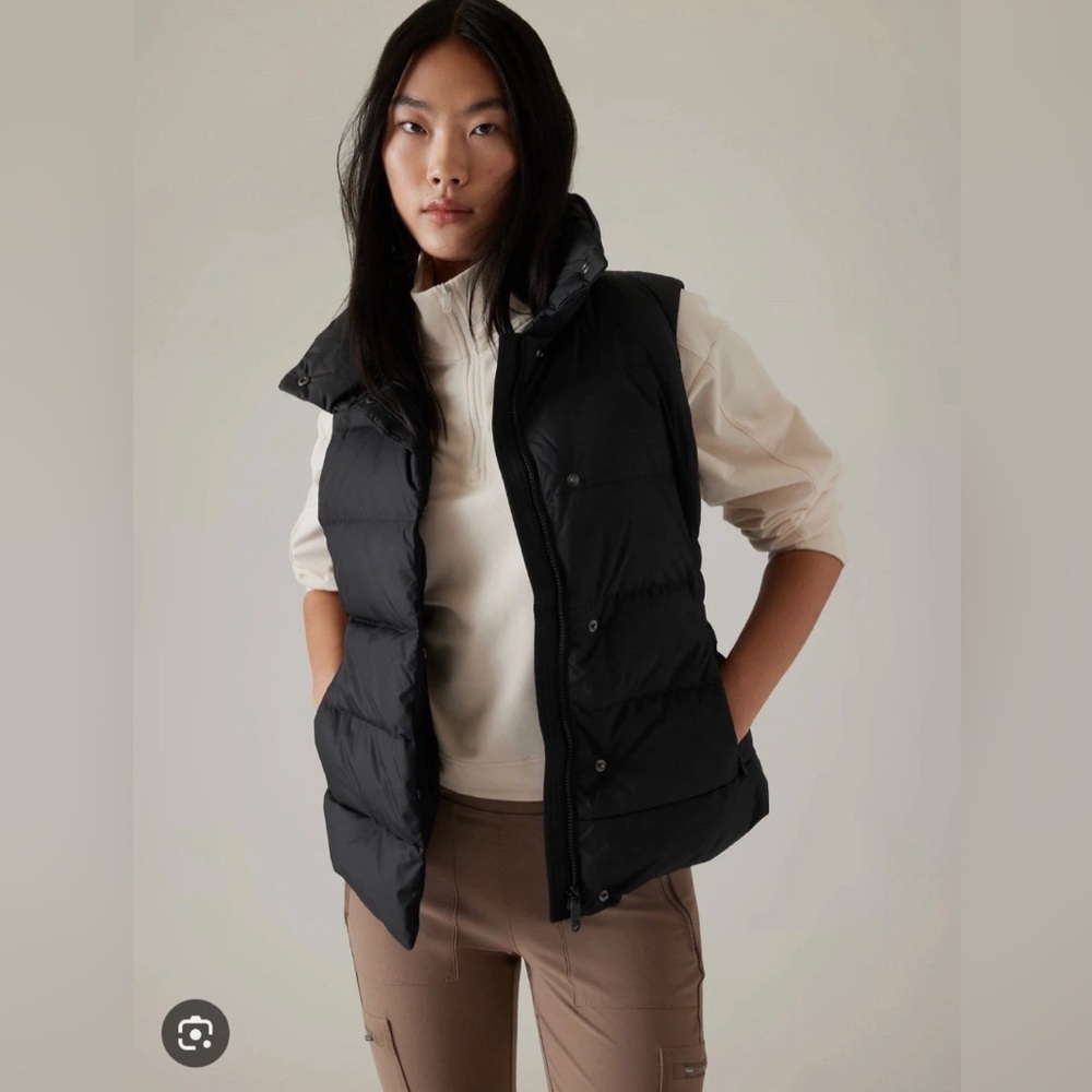 ATHLETA Downtown Puffer Vest